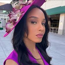 Twila Moss's Instagram, Twitter & Facebook