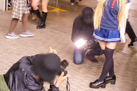 女子高生コスプレイヤーの股間を盗み撮り… 「ニコニコ超会議」で30代の男逮捕 – Sirabee
