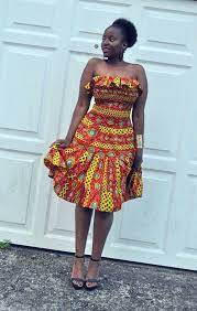 On aime le décolleté du dos agrémenté d'une ceinture noire qui vient marquer la taille avec. Soldes Model Robe Courte Pagne Africain En Stock