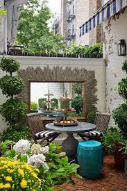 Decor De Jardin Avec Des Miroirs Amenagement Jardin Design Jardin Miroir Jardin