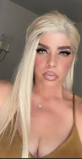 BEAUTY — THE BLONDE WALK