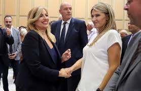 Γεννήθηκε το 1978 στη θεσσαλονίκη και σπούδασε στην αρχιτεκτονική σχολή του αριστοτελείου πανεπιστημίου θεσσαλονίκης. Eya Kailh Ti Leei Gia Ta Senaria Poy Thn 8eloyn Nea Arxhgo Ths Kentroaristeras Aftodioikisi Gr