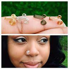 Stretch the ring's opening wide enough to fit it around your nostril or septum. Pin On Instructies Sieraden