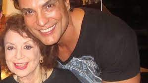And it was too late for a satisfactory answer to the question when it was proposed to add a life of the author to the london edition published at lord carteret's instance. Exnovio De Shakira Lamenta La Muerte De Escritora Delia Fiallo Que Dolor Tan Grande Siento Meganoticias