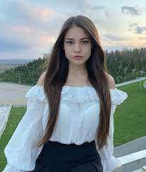 Подруга моргенштерна дилара зинатуллина пришла на суд в траурной накидке. Dilya Zinatullina Biografiya Lichnaya Zhizn Morgenshtern Foto