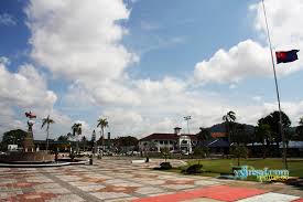 Batu pahat aslen telif hakları ve köylerin belediye başkanı için ücra bir yerleşim yeriydi. Dataran Penggaram Album En Me