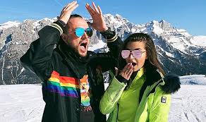 Nowy partner wieniawy wcale nie jest jej nowym ukochanym lecz… tancerzem. Who Is Baron S Father Julia Wieniawa S Partner He Is A Well Known And Respected Musician