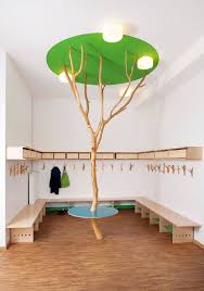 Innenausstattung Innenausstattung Ein Baum Im Zimmer Sitzhocker Und Treeblue Spielplatz Design Kindergartenentwurf Kinderspielplatz