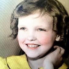 hollie moore (@holliezhobbiez)