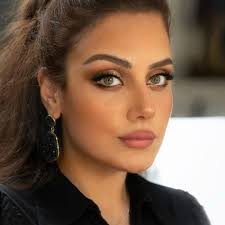 وكانت ابنة هيفاء وهبي وحفيدتها خطفتا الأنظار بظهورهما في فيديو وهما يغنيان ويتمايلان على أغنية بالبنط العريض، ولفت الانتباه بقوة أن صوت زينب فياض نسخة طبق الأصل من نبرة صوت والدتها، كما أنها اعتمدت في المقطع على حركات دلال وأنوثة وجدها الكثيرين مشابه لطريقة أمها. ØµÙˆØ± Ø­Ø±Ø¨ Ø§Ù„Ø¬Ù…Ø§Ù„ ØªØ´ØªØ¹Ù„ Ø¨ÙŠÙ† Ù‡ÙŠÙØ§Ø¡ Ù‡Ø¨ÙŠ ÙˆØ§Ø¨Ù†ØªÙ‡Ø§ Ø²ÙŠÙ†Ø¨ ÙÙŠØ§Ø¶ Ø§ÙŠÙ‡Ù…Ø§ Ø£Ø¬Ù…Ù„