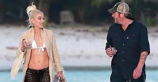 The country star's message to his leading lady is incredibly sweet. Blake Shelton And Gwen Stefani Party Down With Luke Bryan And His Wife Rare Country