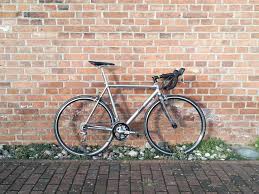 Art Bike Rennrad Mit Mit Handbemalter Carbongabel Und Blankem Radon Boa Ltd Rahmen In 2020 Rennrad Gabel Rad