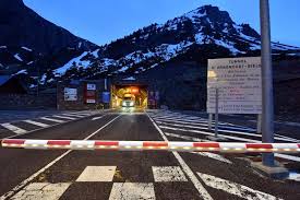 Une fermeture territoriale s'applique actuellement à la région : Coronavirus La Frontiere Entre La France Et L Espagne Pourrait Elle Etre Fermee Jean Castex Ne L Exclut Pas