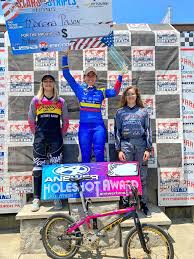 El parque ariake de deportes urbanos fue testigo este viernes de la tercera medalla olímpica consecutiva en el bmx de la ciclista colombiana mariana pajón, quien lleva este deporte tatuado en la piel. Mariana Pajon Marianapajon Twitter