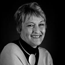 Leona Barr's Instagram, Twitter & Facebook