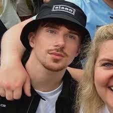 Laura W. Johnson (@LWJTweets)