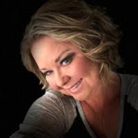 Amanda Cohoon's Instagram, Twitter & Facebook