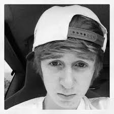 Dan Geraghty (@fauxgayaaron)