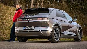 The ioniq 5 (stylized as ioniq 5) is an electric compact crossover suv produced by hyundai. Ng0qfrfjfpe4jm