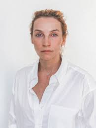 Luzia oppermann wuchs in wien auf, wo sie von 2012 bis 2015 in inszenierungen des jugendclubs jungersalon mitwirkte. Nord Bei Nordwest Im Namen Des Vaters Tv Film Reihe 2020 Crew United