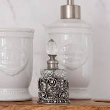 Alles, was nostalgie, romantik und weiblichkeit ausstrahlt, darf auch hier wieder zum einsatz kommen. Dekoration Wohnaccessoires Im Shabby Chic Landhausstil Vintage Stil Enchante Concept Enchante Ch