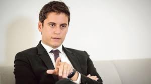 Militant au parti socialiste de 2006 à 2016, il est membre du cabinet de la ministre de la santé marisol touraine de 2012 à 2017 et conseiller municipal de vanves depuis 2014. Gabriel Attal Le Bon Soldat Nomme Porte Parole