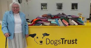 Designed for dog lovers and passionate knitters, this book offers a un. 89 Year Old Woman Has Knitted 450 Blankets For Shelter Dogs And It S Adorable Bored Panda