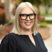 Ellen Gladwell's Instagram, Twitter & Facebook