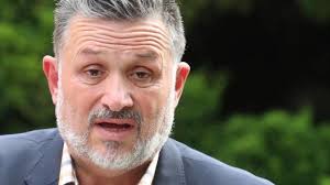 Mentorálta azt mondja, engedélyt kapott a zene felhasználására. Lagzi Lajcsinal Tarajos Sul Koborol Nlc Hu