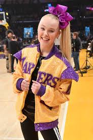 Age 17) is a nickelodeon actress who guest stars in i ♥ spongebob week and spongebob's big birthday blowout and a racer in nickelodeon kart racers 2: Jojo Siwa S Girlfriend Inspired Her To Come Out Vanity Fair