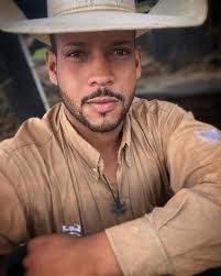 Samuel Sousa's Instagram, Twitter & Facebook