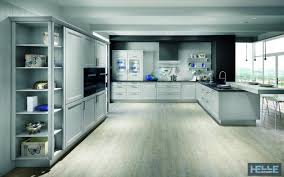 Il dilemma su come fare ad arredare soggiorno e cucina quando questi interessano un unico ambiente, è uno dei principali soprattutto perché rappresenta un problema comune nelle case di moderna concezione. Arredare Cucina E Soggiorno In Ambiente Unico Helle Kitchen