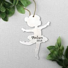 Most of us know that it's tradition to give the performers a round of applause at the end of a dance. 15 Cute Dance Recital Gifts Your Students Will Absolutely Love The Studio Director