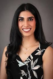 We have a very special feature Friday today! Say hello to Dr. Sonia Suri!😊🦷  She is an Oral & Maxillofacial Surgeon who grew up in Northern Virginia.  She graduated from the University