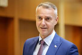 Tvrdá rana pre Remišovej časopis: Ministerstvo zaň vyfasovalo mastnú  pokutu! Raši s ním urobil krátky proces