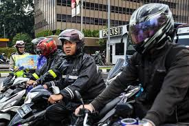 Contoh kalimat dan gambar iklan laundry. Ini Dasar Hukum Wajib Pakai Helm Sni Buat Pemotor
