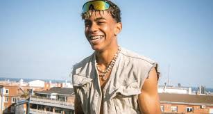 Un chico sencillo: Lamine Yamal salió a correr con amigos en la cancha de  fútbol | Dailysports