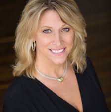 What are some private and relaxing places to stay in small Connecticut  towns with cafes, bookstores, and local cuisine?