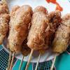 Campur ayam giling, bawang putih, garam, merica bubuk, dan gula pasir. 1