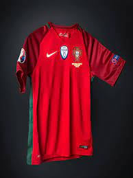 Atuais campeões, os portugueses ganham uma coleção com uniformes que exaltam seu reinado na europa nos últimos anos. A Edicao Especial Da Camisola Dos Selecoes De Portugal Facebook