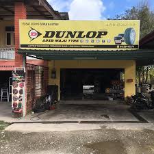Terdahulu, video menunjukkan lelaki terbabit memecahkan cermin hadapan sebuah perodua axia dipandu seorang pembantu kedai kek berusia 22 tahun tersebar di media sosial. Kedai Tayar Terengganu Di Bandar Kuala Terengganu