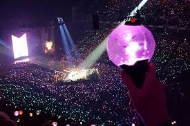 Foto bts bts photo army wallpaper bts wallpaper mundo musical bts army bomb bts aesthetic pictures bts playlist bts korea. Bts Kenalkan Edisi Khusus Light Stick