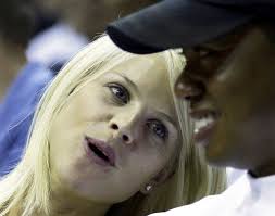 Tiger Woods court papers show Elin turned over bottles of pain pills to  police
