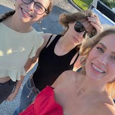 Recommendations for monthly cleaning service and weekly laundry service?  TIA.