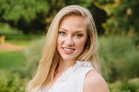 This week, we're looking at three very different headshot portrait  situations: first, a natural setting for a beauty pageant; second, a  professional setting for a federal marshal; and third, a fast-paced  conference