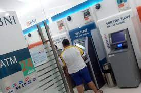 Sedangkan penggunaan kartu non bank bumn di atm link untuk tarik tunai rp7.500, rp6000 untuk. Demi Kenyamanan Nasabah Dalih Bank Bumn Kenakan Biaya Atm Link Halaman All Kompas Com