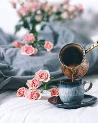 ㅤ بالقرب من الورد وسط كوب قهوه ㅤ by amo0ula ㅤ ㅤ 1 لترشيحها كصورة الاسبوع بتعليق منفصل 10 2 التقييم مـن coffee love coffee tea coffee photography