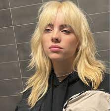 Billie eilish just debuted platinum blonde hair, but apparently, she's been rocking lighter locks for a lot longer than she let on. Billie Eilish S Hair Is Now Bleach Blonde Billie Eilish Dyes Hair New Color