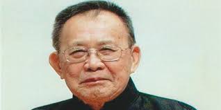 Memorial remembers professor John Ho, husband of Lucy Ho