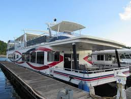 From 52 cabin rentals to 98 house rentals, find a unique house rental for you to enjoy a. Luxury Houseboat Owners Get A Big Tax Break In Kentucky Fishermen Pay 30 Times More Ap Kpns Kentucky New Era
